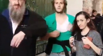 Mescid-i Aksa'ya Girmek İsteyen Yahudilerin ''Saldırıya Uğradık'' Oyunu