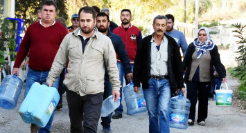 Muğla'da halk isyan etti! Muhtar tankerle cadde ve sokaklarda su dağıttı!