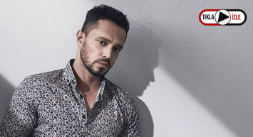 Murat Boz, Kalbim Ege'de Kaldı Şarkısını Seslendirdi