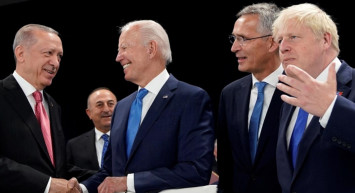 NATO'da güldüren diyaloglar! Başkan Erdoğan'dan Biden ile Johnson'a Türkçe dersleri!