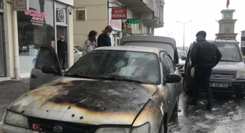 Nevşehir'de Alev Alan Araçtan Son Anda Kurtuldular