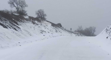 Nisan ayında Tekirdağ'ın yüksek kesimleri beyaza büründü: O anlar ise kameralara yansıdı