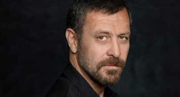 Ölümden dönen Nejat İşler yine akıllanmadı! Zil zurna sarhoş olan ünlü oyuncu yere kapaklandı