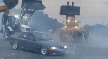 Ordu’da Şehir Magandaları İş Makinalarıyla Yolu Kapatıp Drift Yaptı