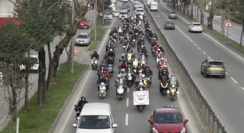 Ordulu motosikletli kuryelerden bilinçli farkındalık: Trafik kazalarına dikkat çekmek amacıyla konvoy oluşturdular