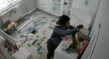 Osmaniye’de Eve Giren 2 Hırsız Kadın Kameraya Yakalandı