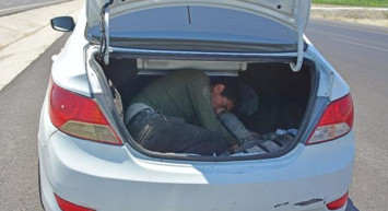 Polisin Dur İhtarına Uymayan Aracın İçinden 10 Suriyeli Göçmen Çıktı