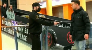 Rusya'da Maske Kullanmayanlara 'Dayak' Şakası