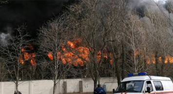 Rusya'da Tarihi Fabrikada Korkutan Yangın