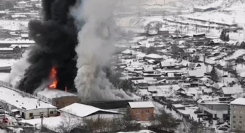 Rusya'da Tarihi Fabrikada Yangın