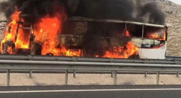 Şanlıurfa'da Yolcu Otobüsü Alevlerin Esiri Oldu
