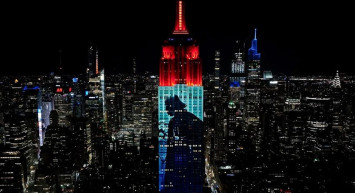 Star Wars’ın karakterleri ışık oyunlarıyla Empire State Binası'na yansıtıldı!