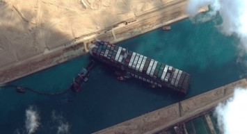 Süveyş Kanalı'ndaki Gemi Kurtarıldı!