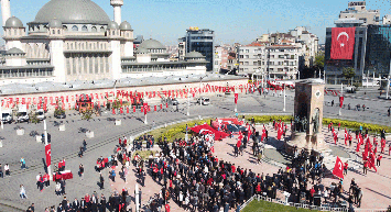 Taksim Meydanı'nda 19 Mayıs Töreni Düzenlendi