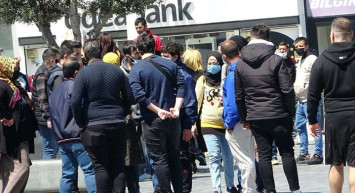 Taksim’de Satıcılar ile Turistler Kavga Etti