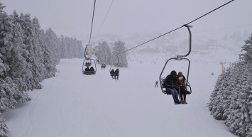 Tatilcileri korkutan olay: Uludağ kayak merkezi’nde beklenmeyen kaza!