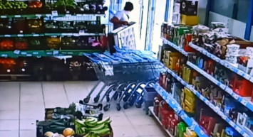 Televizyon Hırsızı Kurtulamayacağını Anlayınca Sokağa Bırakıp Kaçtı