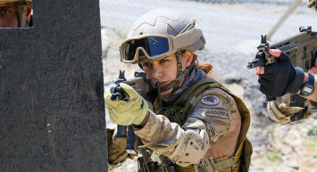 Terörist Avlamak İçin Yetiştirildi! Tam Donanımlı İlk Kadın Astsubay