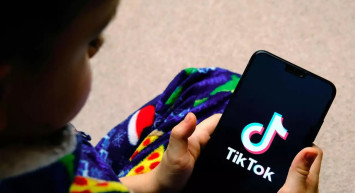 TikTok'ta 8 yaşındaki kız çocuğunun müstehcen dansı ülkeyi ayağa kaldırdı: Çocuğun derhal aileden uzaklaştırılması gerek!