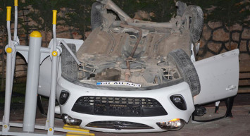 Tokat’ta Otomobil Site Bahçesine Uçtu