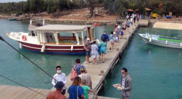 Turistler, Bodrum'un Keyfini Sürüyor