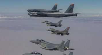 Türk F-16'ları Amerika'nın B-52 Uçaklarına Refakatçilik Etti