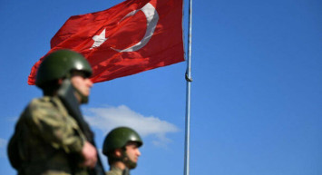 Türk Komandosu Irak'ın Kuzeyinde PKK Mağarasına Girdi