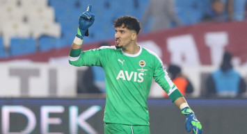 Ünlü Spor Yorumcusundan Altay Bayındır'ın Hareketlerine Çok Sert Tepki!