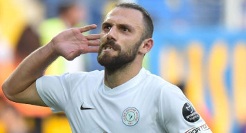 Vedat Muriqi'in Eşinden Sarı Lacivertlileri Heyecanlandıran Paylaşım