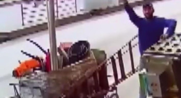 Yalova'da Skandal Olay! Utanmadan pişkin pişkin kameraya el salladı: Bu kadarı da olmaz dedirtti