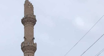 Yalova'daki 5 büyüklüğündeki deprem cami minaresini yıktı!