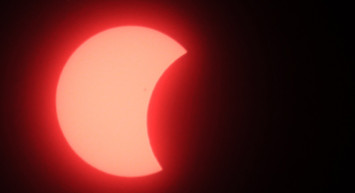 Yılın ilk güneş tutulması yaşandı: İzleyenler gözlerine inanamadı