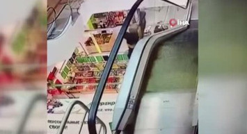 Yürüyen Merdivenin Bandına Takıldı, Aşağıya Düştü