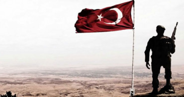 Şerefli Türk askeri Raco'ya Bayrağı Dikti, Ezanı Okudu