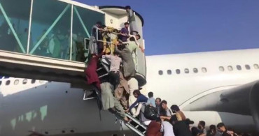 Afganlılar Ülkeden Gidebilmek için Birbirlerini Ezdiler