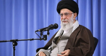 İran'ın Dini Lideri Hamaney Kasım Süleymani'nin Cenaze Töreni Esnasında Gözyaşlarına Hakim Olamadı