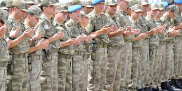 Türk Askerinin Başarısı İçin Dua Ettiler