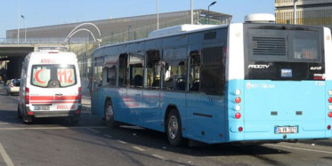 Otobüs Durakta Bekleyenlere Çarptı: 3 Ölü