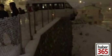 Direksiyon Kalp Krizi Geçirdi Minibüs Tellere Asılı Kaldı