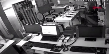 27 Saniyede 15 Cep Telefonu İle 2 Laptop Çaldılar