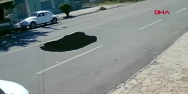 Breziya'da Otomobil Çukura Düştü!