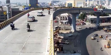 Hindistan'da Feci Olay! Araba Köprüden Uçtu