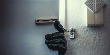 4 Kadın Hırsız Kasiyeri Dövdü!