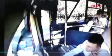 Otobüs Şöförünü Tekmeledi!