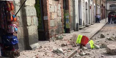 7,6 şiddetinde sallandılar: Uzmanlar o bölge için tsunami uyarısı verdi! İşte o görüntüler