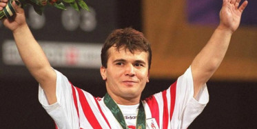 Naim Süleymanoğlu'ndan Acı Haber!