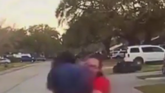 Kızını Gözetleyen Adama Böyle Saldırdı