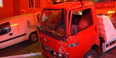 Kamyonetin Altında Kalmaktan Son Anda Kurtuldular!