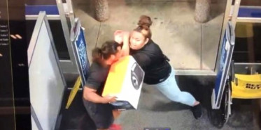 ABD'de Mağaza Çalışanı Kadın, Soyguncuyu Böyle Durdurdu