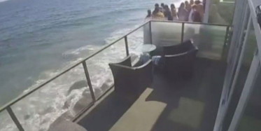 ABD'de Parti Yapılan Evin Balkonu Çöktü